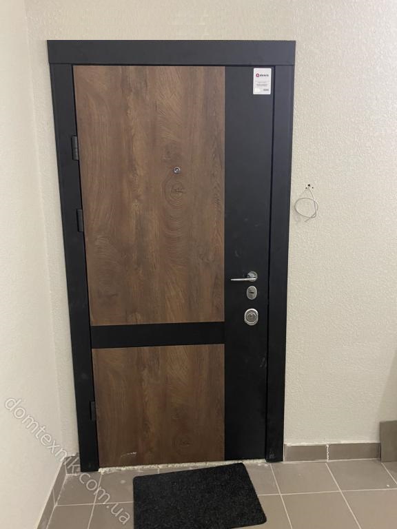 Що робити коли стандартні вхідні двері не перекривають дверний отвір.